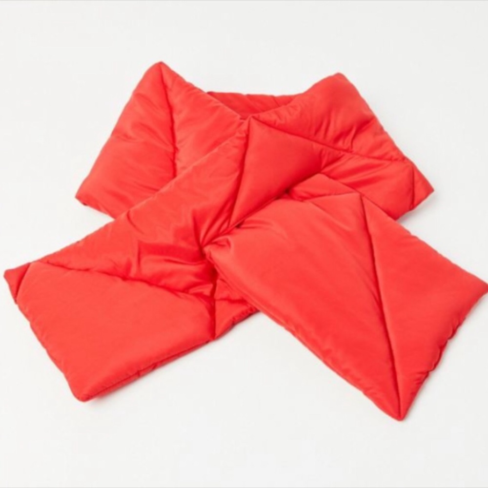 Quilted Red Puffer Scarf Wraparound, NWT